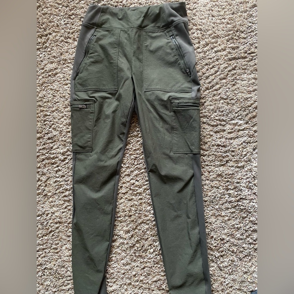 Athleta women’s  Olive Green Cargo Tech Pants